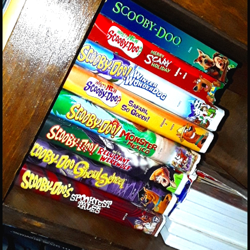 8 peice Scooby-Doo VHS movie bundle